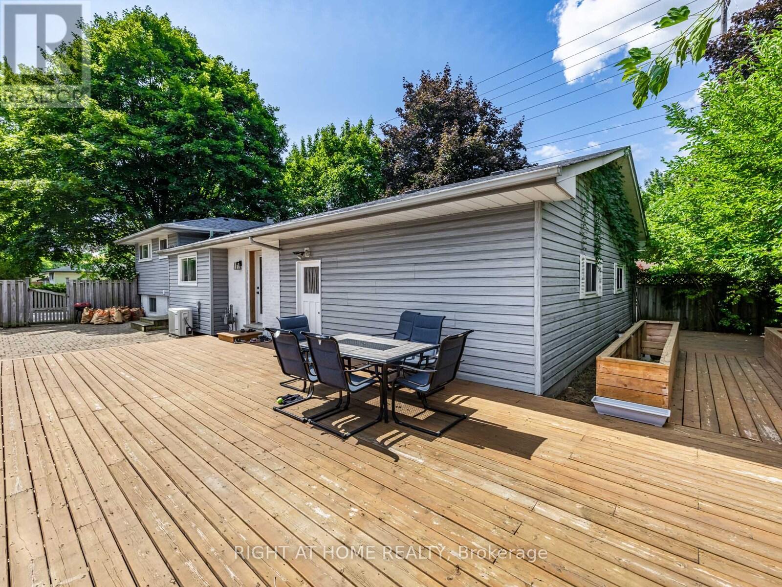883 Francis Road, Burlington, Ontario  L7T 3Y3 - Photo 29 - W12336858