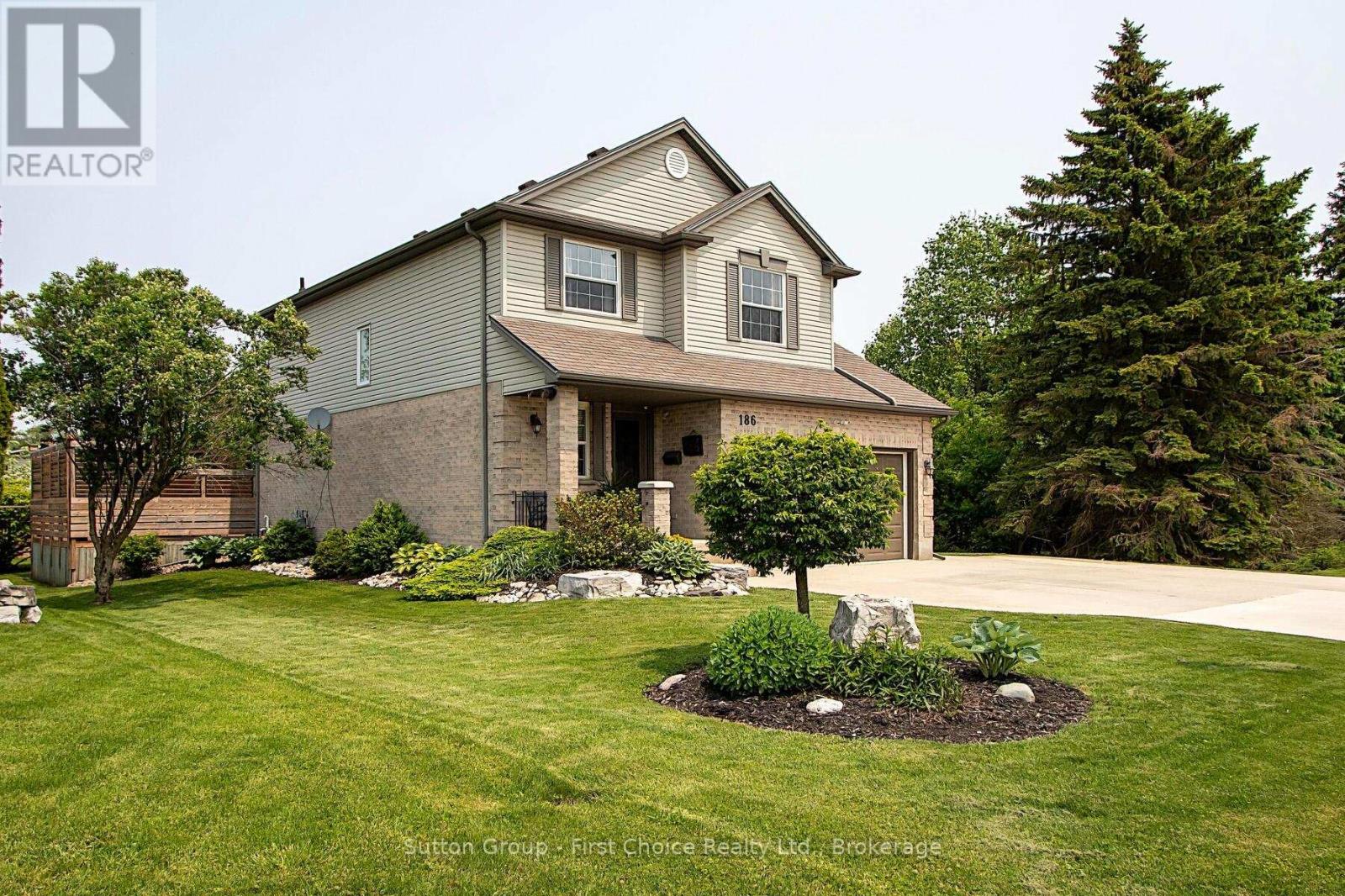 186 Waterloo Street W, South Huron, Ontario  N0M 1S2 - Photo 2 - X12268041
