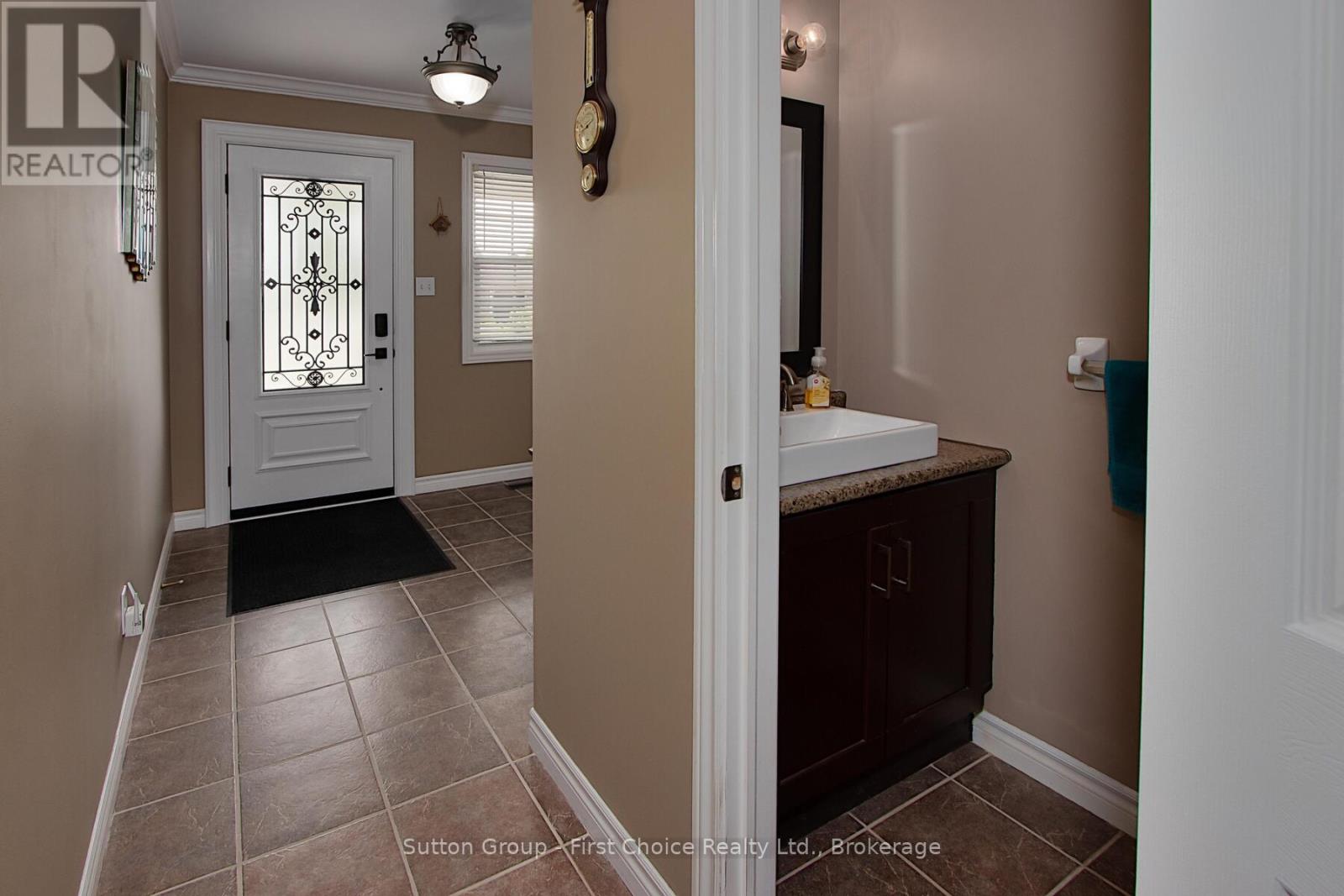 186 Waterloo Street W, South Huron, Ontario  N0M 1S2 - Photo 6 - X12268041