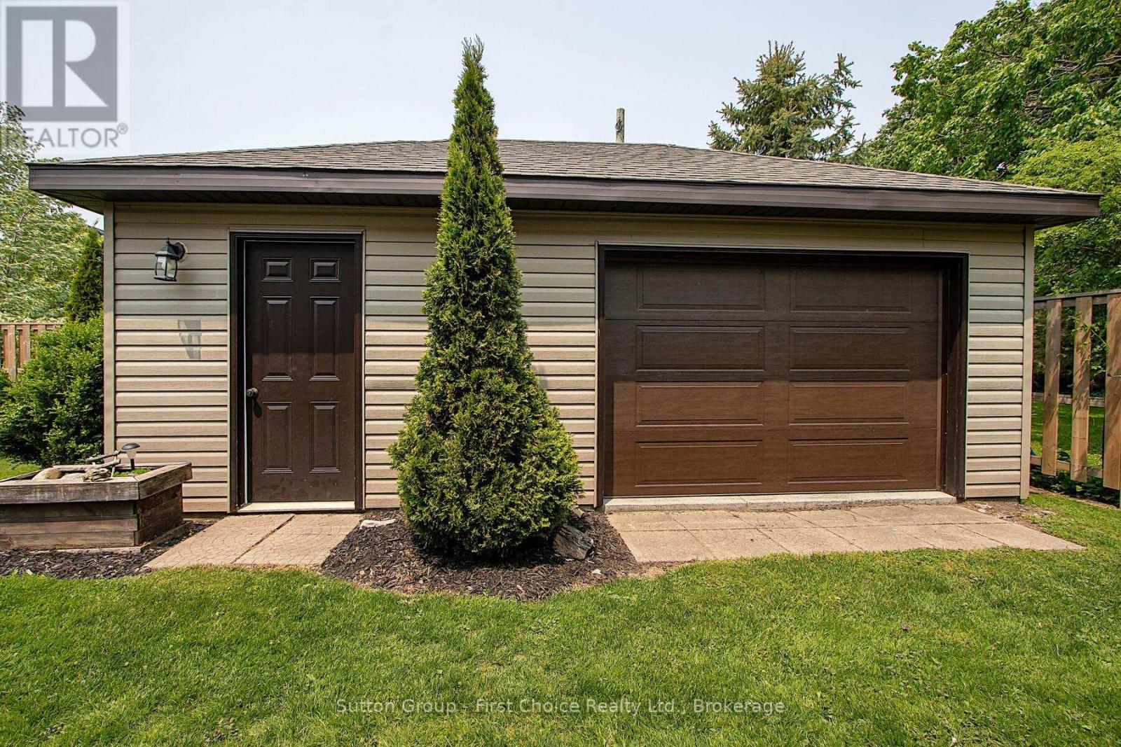 186 Waterloo Street W, South Huron, Ontario  N0M 1S2 - Photo 37 - X12268041