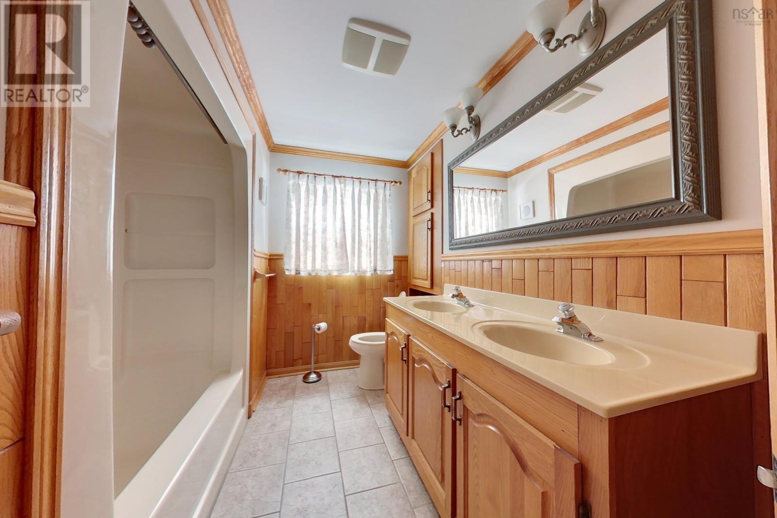 202 Victoria Street E, Amherst, Nova Scotia  B4H 1Y9 - Photo 14 - 202504947