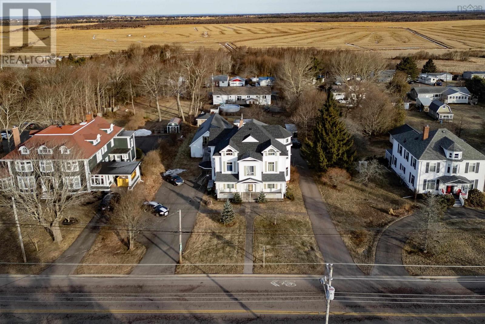 202 Victoria Street E, Amherst, Nova Scotia  B4H 1Y9 - Photo 3 - 202504947