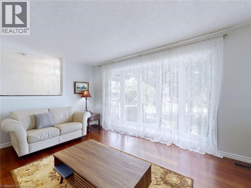 19 Bunker Hill Drive, Hamilton, Ontario  L8K 5X3 - Photo 5 - 40743115