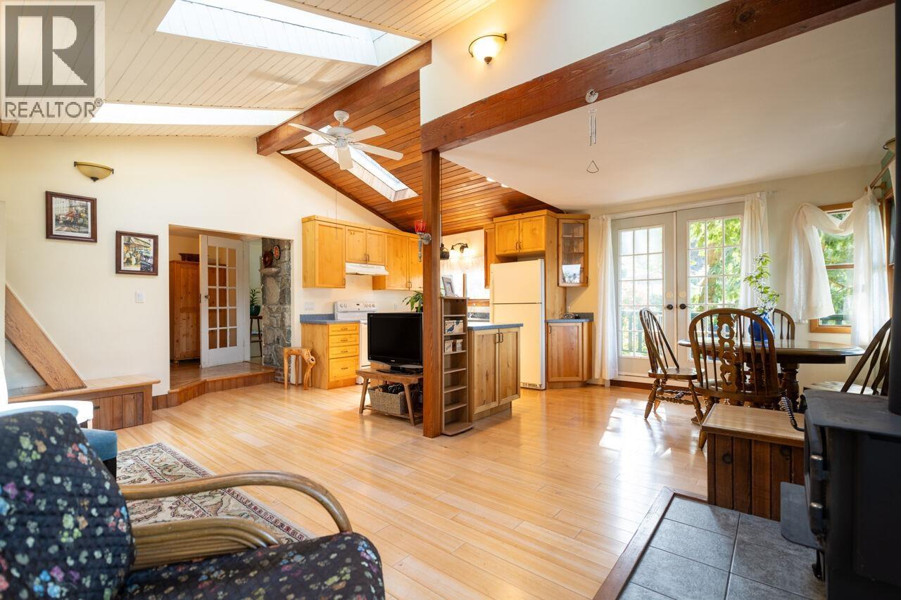 1587 Mount Gardner Road, Bowen Island, British Columbia  V0N 1G2 - Photo 11 - R2995804