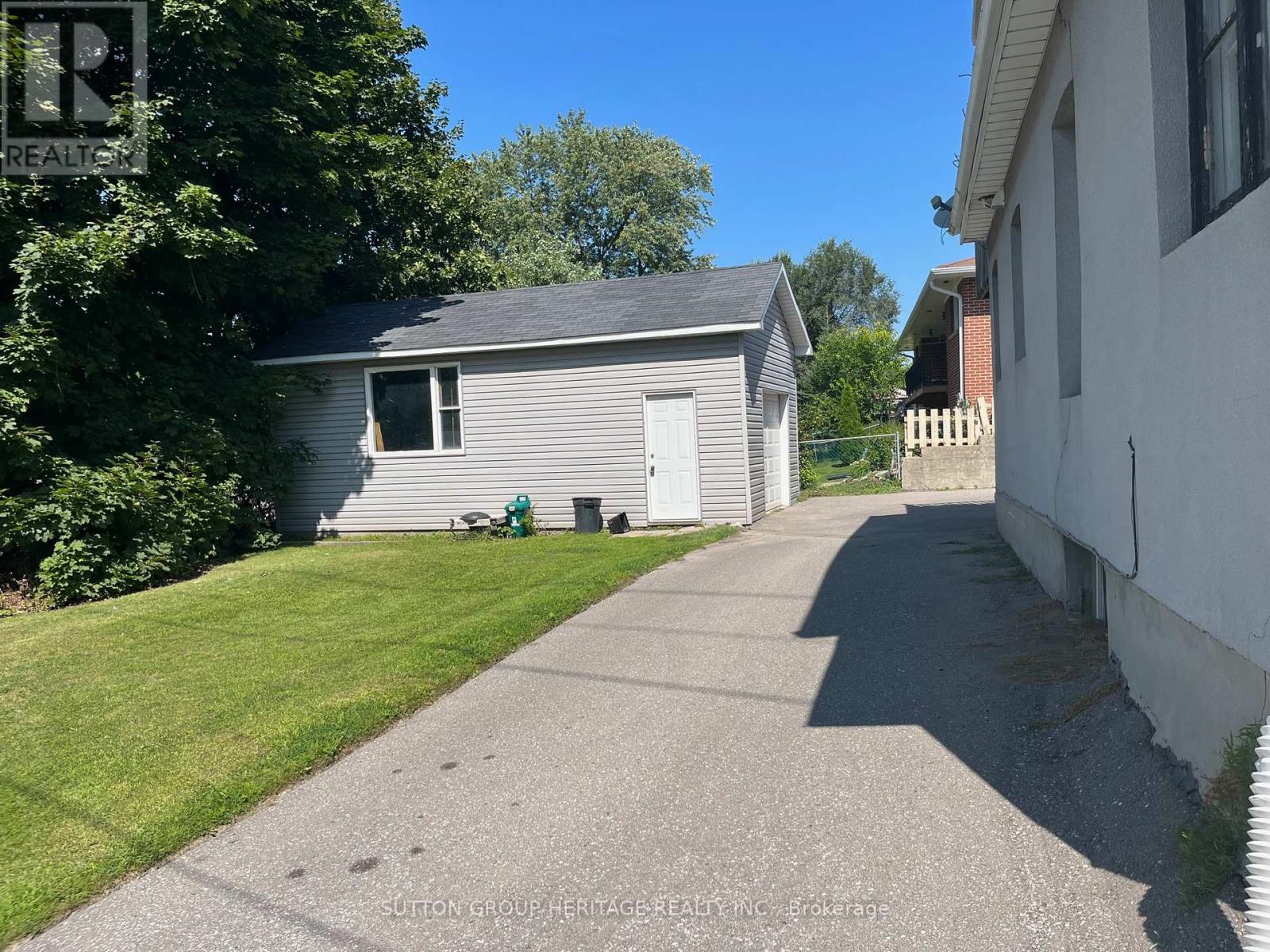 1076 King Street E, Oshawa, Ontario  L1H 1H5 - Photo 2 - E12337014