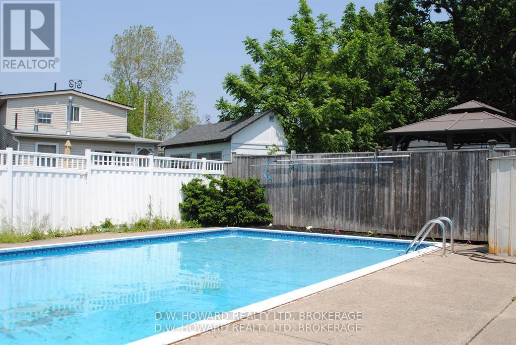 186 Loomis Crescent, Fort Erie, Ontario  L0S 1B0 - Photo 3 - X12337093