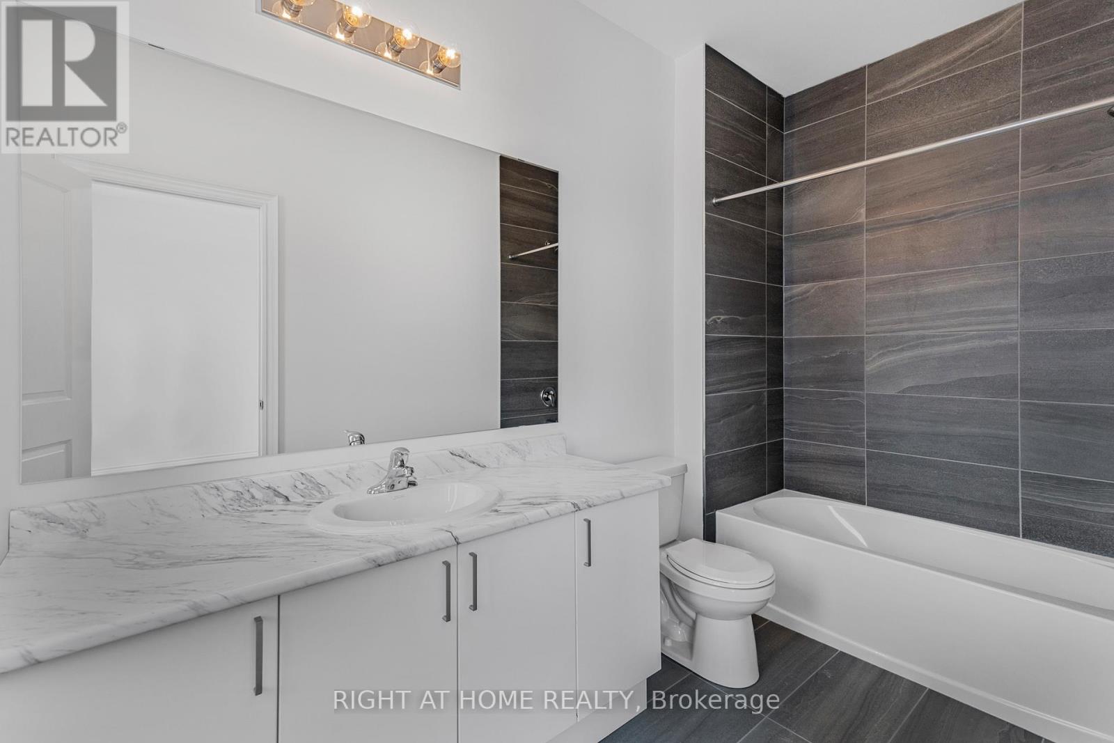 59 Cunningham Drive, Bradford West Gwillimbury, Ontario  L0G 1B0 - Photo 39 - N12337029