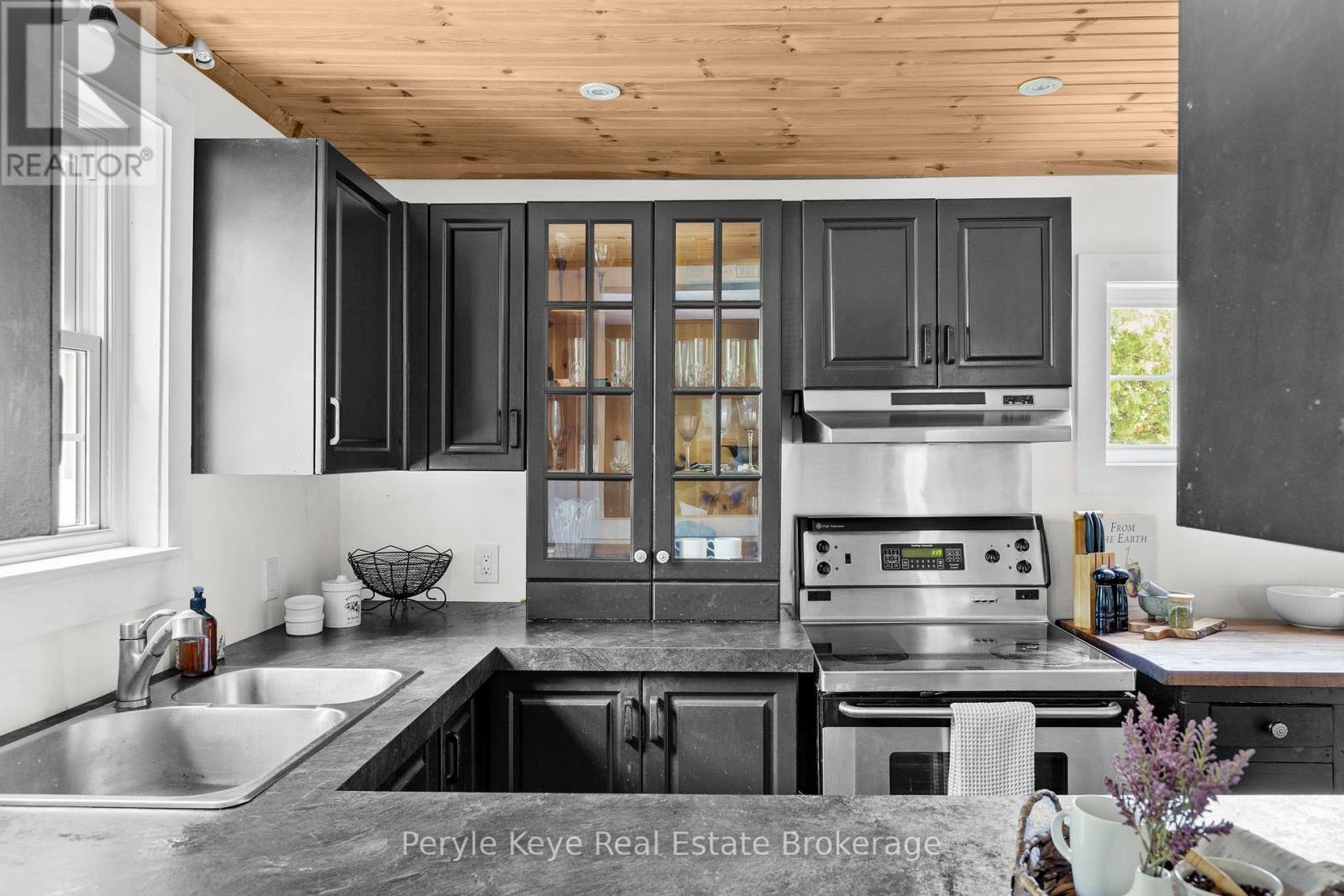 9 King Street, Bracebridge, Ontario  P1L 1H4 - Photo 3 - X12337051