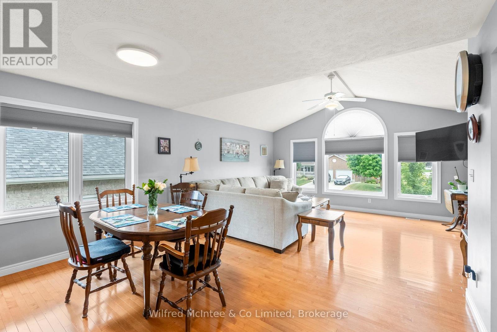 362 Westwood Drive, Brockton, Ontario  N0G 2V0 - Photo 18 - X12337052