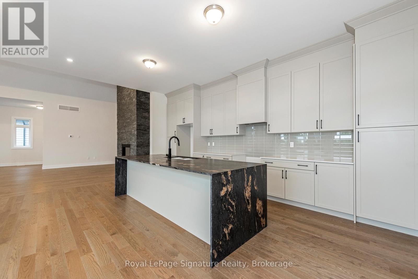 124 Dorothy Drive, Blue Mountains, Ontario  N0H 1J0 - Photo 9 - X12337064