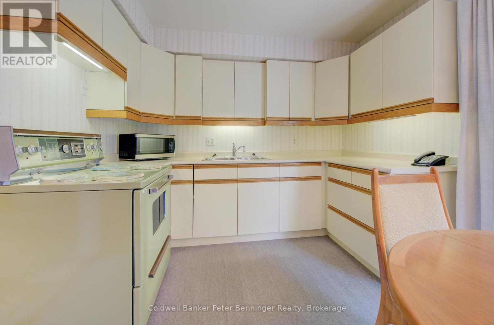 55 Dreger Avenue, Kitchener, Ontario  N2A 2A5 - Photo 18 - X12337163