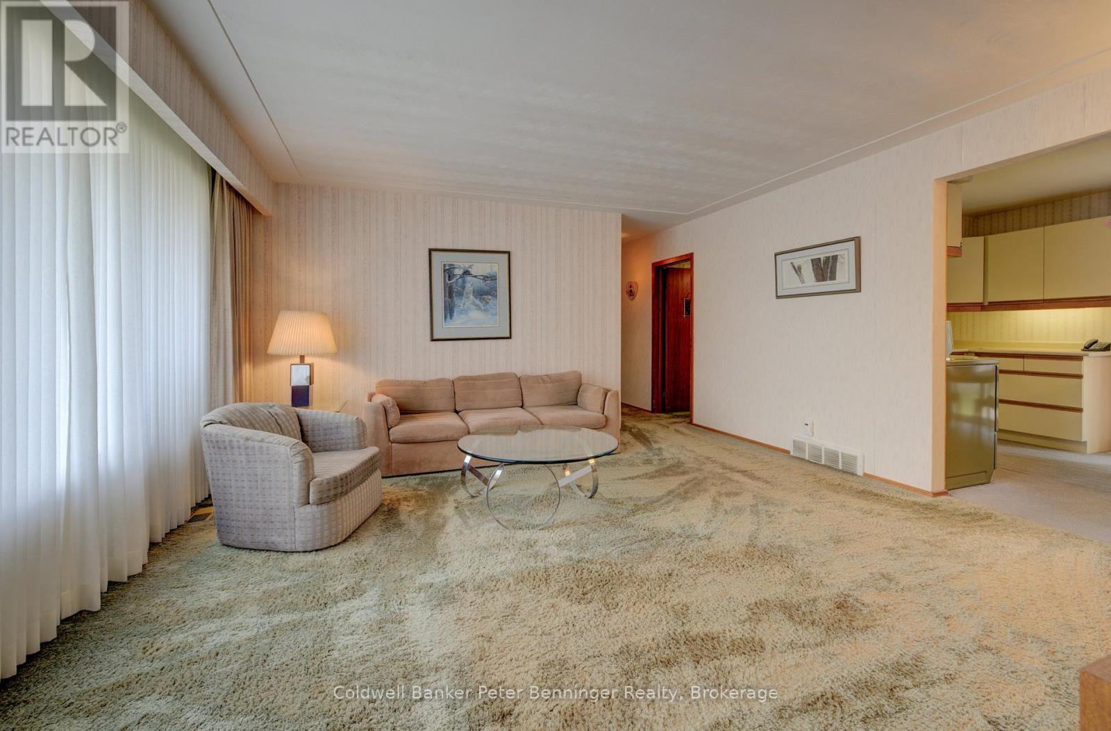 55 Dreger Avenue, Kitchener, Ontario  N2A 2A5 - Photo 8 - X12337163