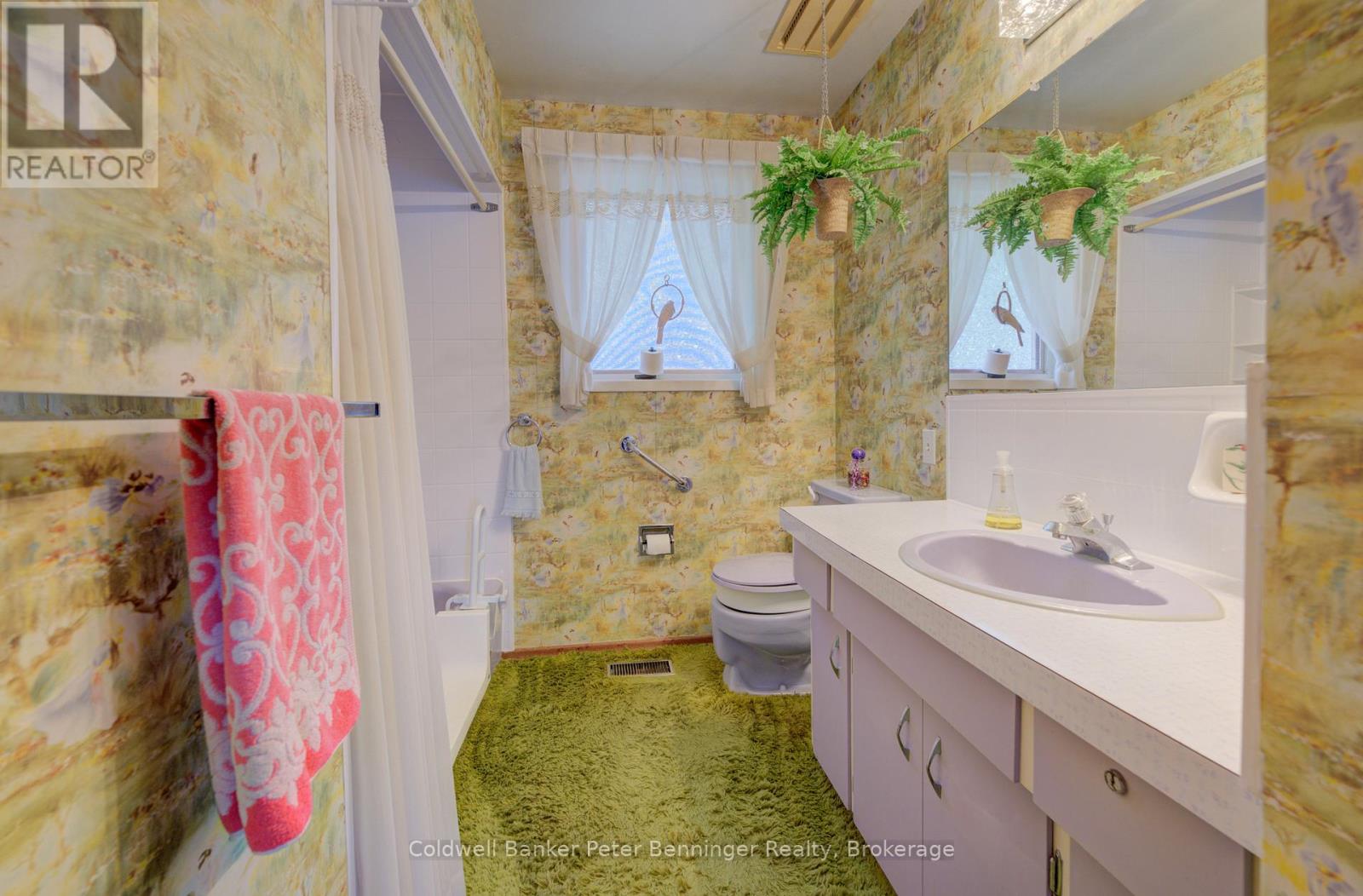 55 Dreger Avenue, Kitchener, Ontario  N2A 2A5 - Photo 9 - X12337163