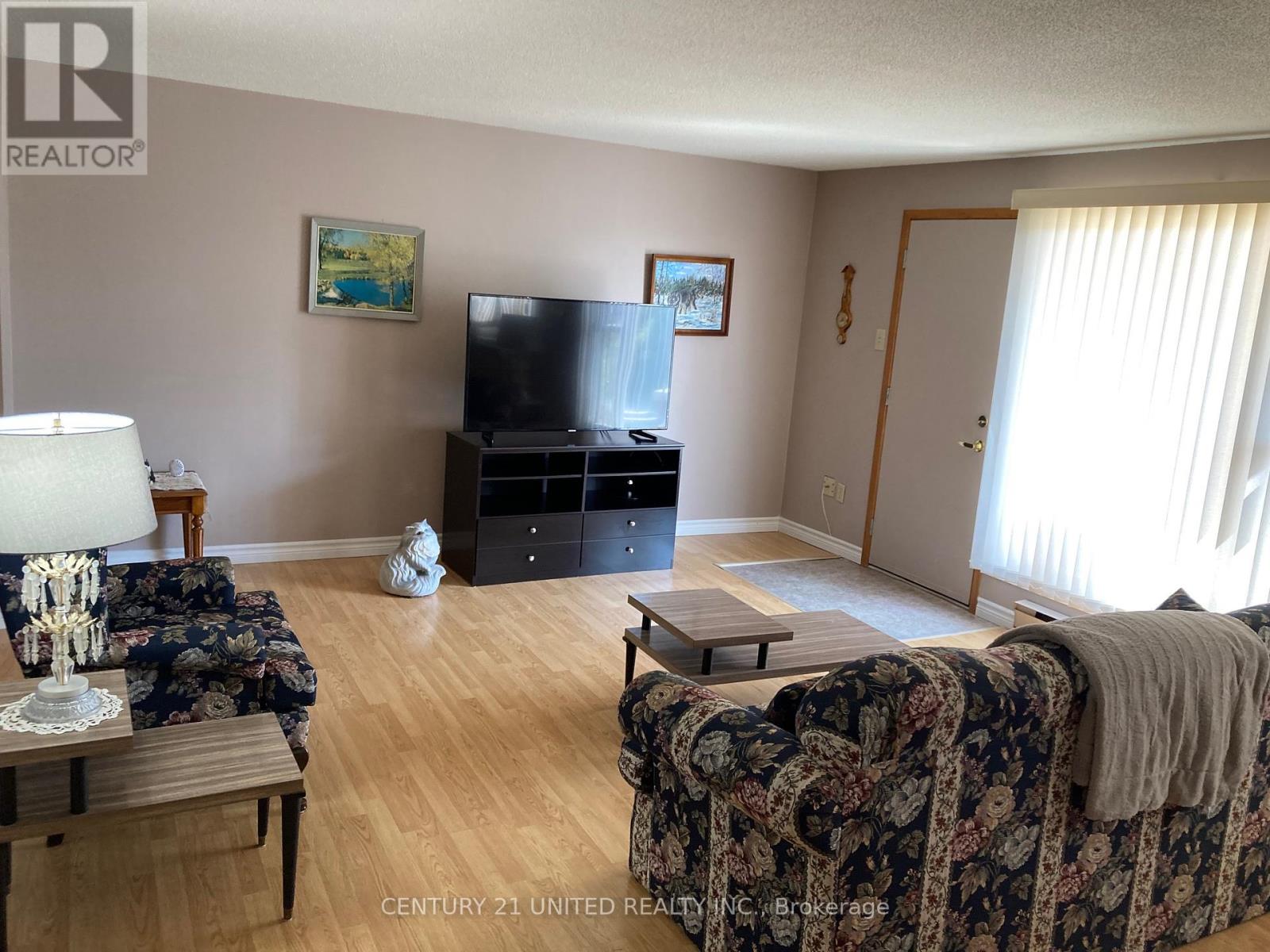 102 - 2418 Mountland Drive, Peterborough West, Ontario  K9K 2E2 - Photo 6 - X12337161