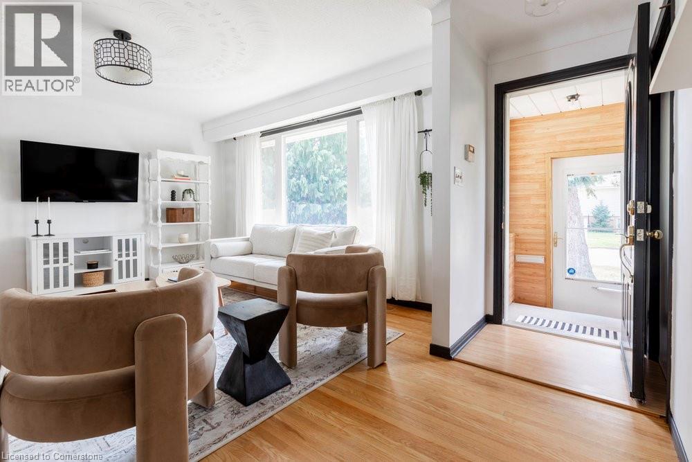 Property at 5030 HARTWOOD Avenue image 4