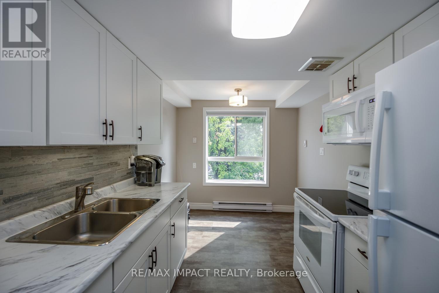 Property at 31 - 43 TAUNTON ROAD E image 4