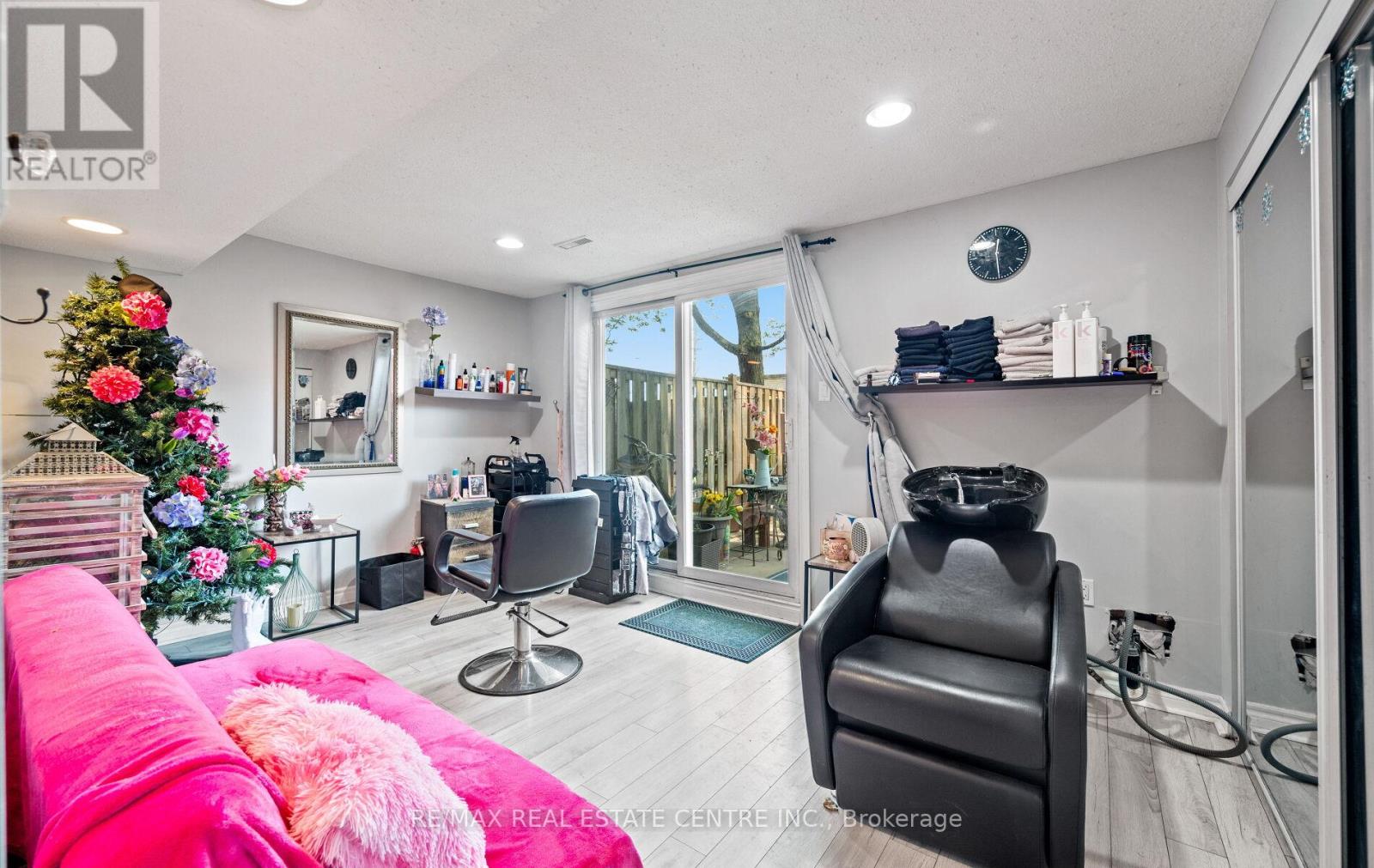 35 - 750 Burnhamthorpe Road E, Mississauga, Ontario  L4Y 2X3 - Photo 39 - W12337110