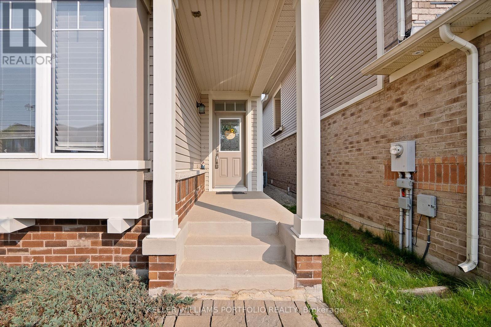 406 Grenke Place, Milton, Ontario  L9T 7T5 - Photo 3 - W12337137