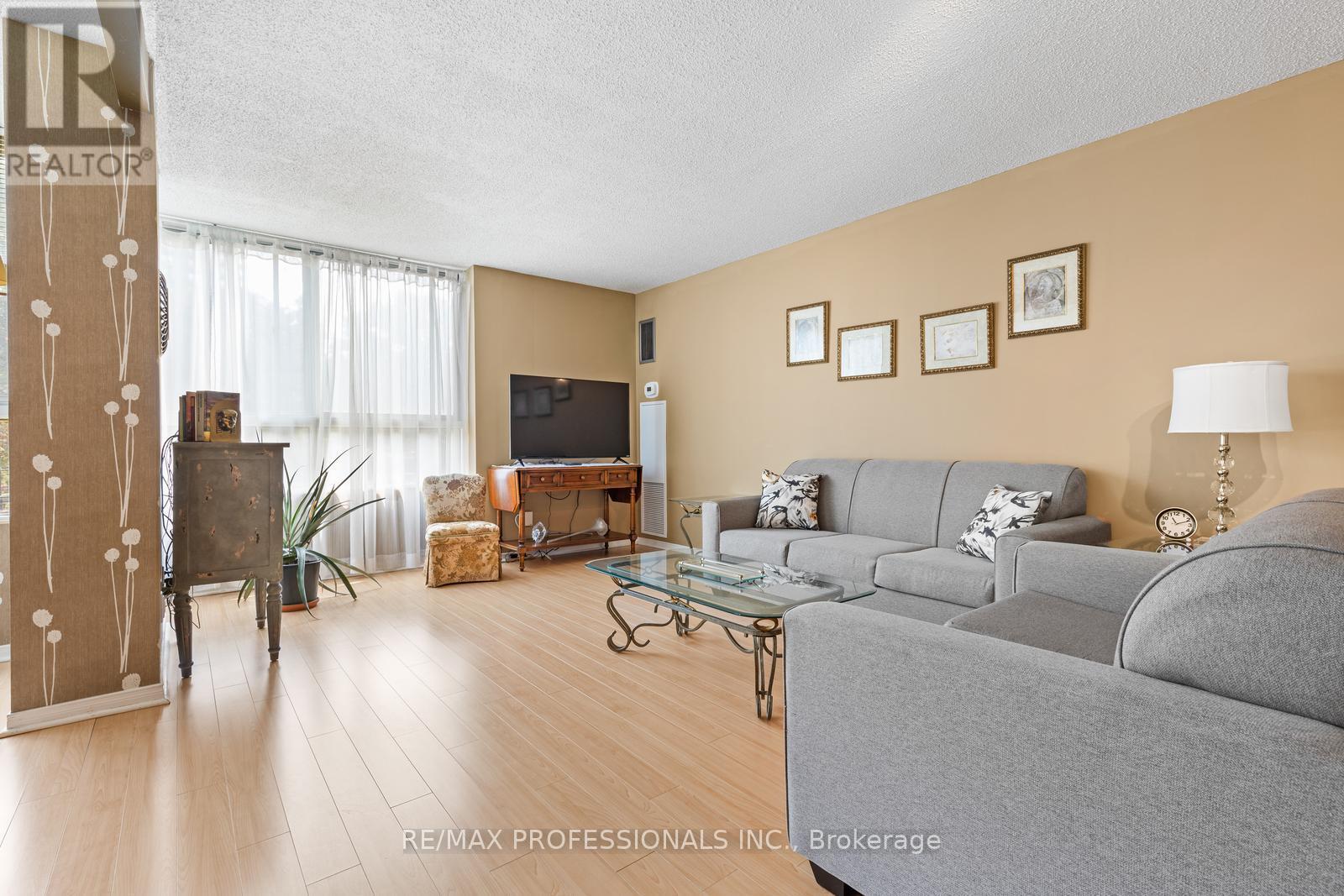 114 - 1485 Lakeshore Road E, Mississauga (Lakeview), Ontario  L5E 3G2 - Photo 2 - W12337177