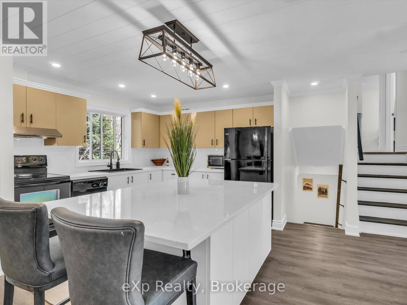 104 Meadow Heights Drive, Bracebridge, Ontario  P1L 1A4 - Photo 12 - X12337246