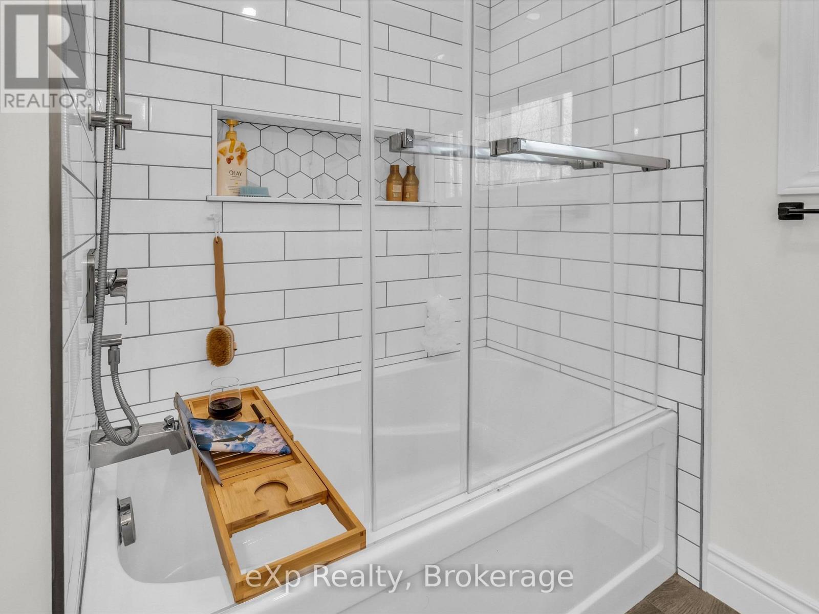 104 Meadow Heights Drive, Bracebridge, Ontario  P1L 1A4 - Photo 14 - X12337246