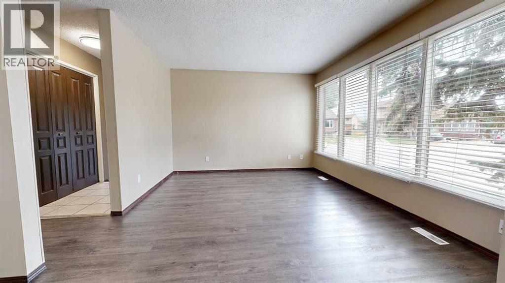 Property at 9902 71A Avenue image 5