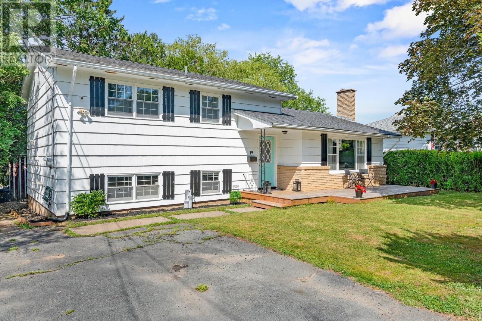 19 Ridge Avenue, Lower Sackville, Nova Scotia  B4C 2L5 - Photo 1 - 202517645