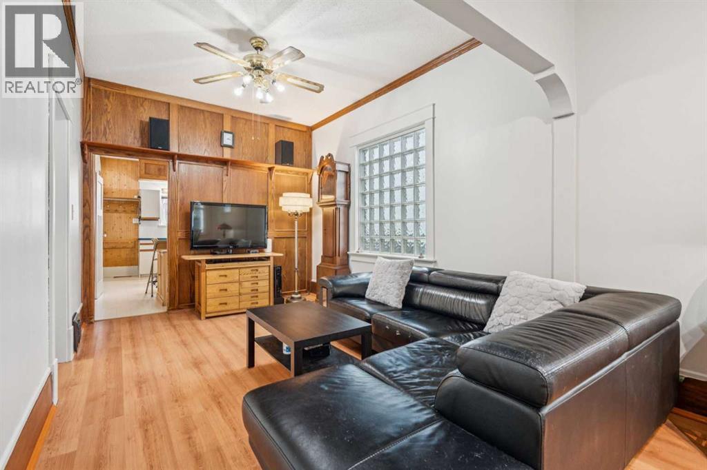 Property at 2025 26A Street SW image 3
