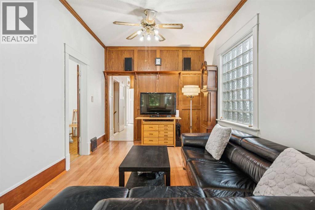 Property at 2025 26A Street SW image 5