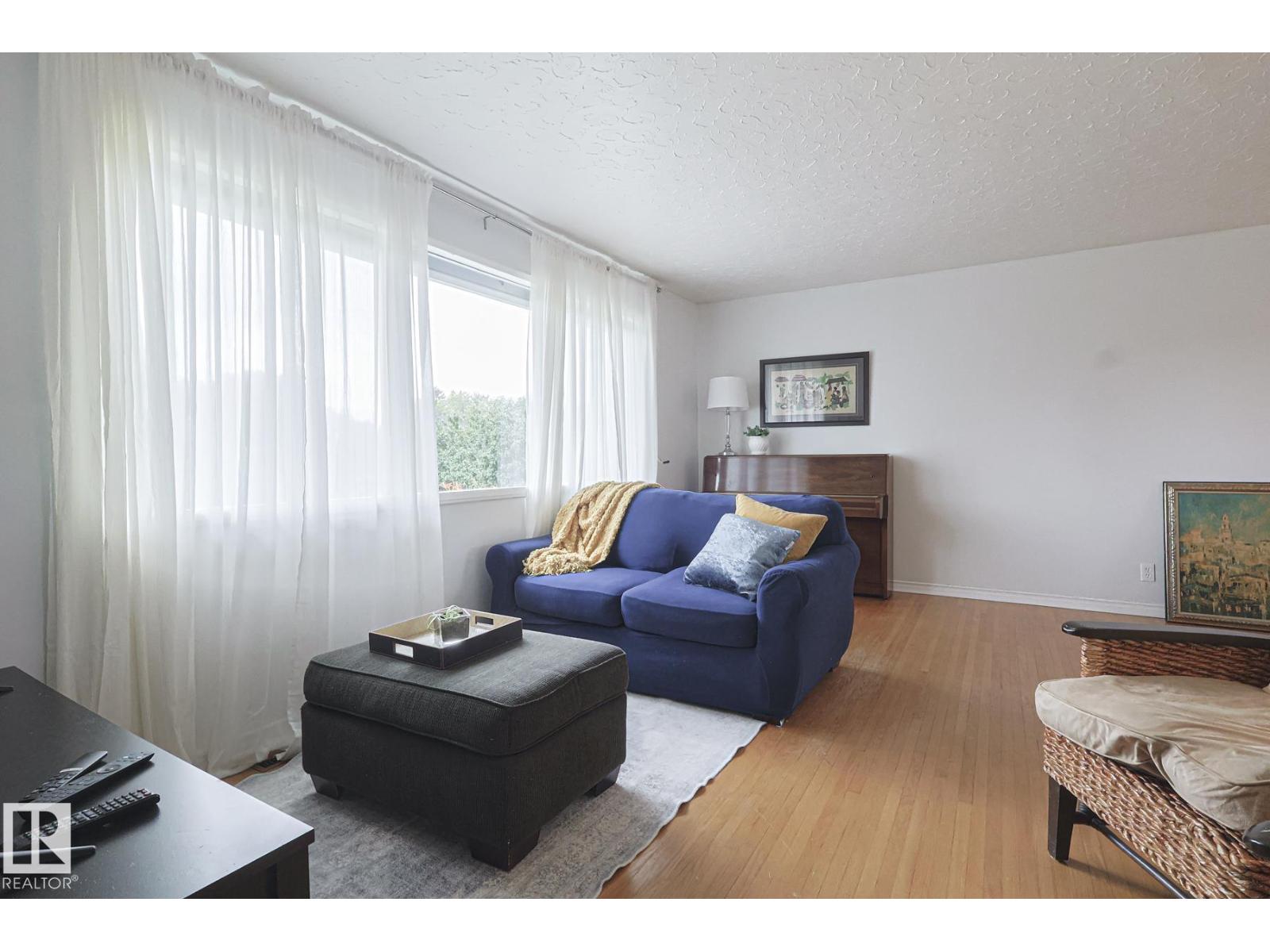 10319 45 St Nw, Edmonton, Alberta  T6A 1W8 - Photo 3 - E4452381