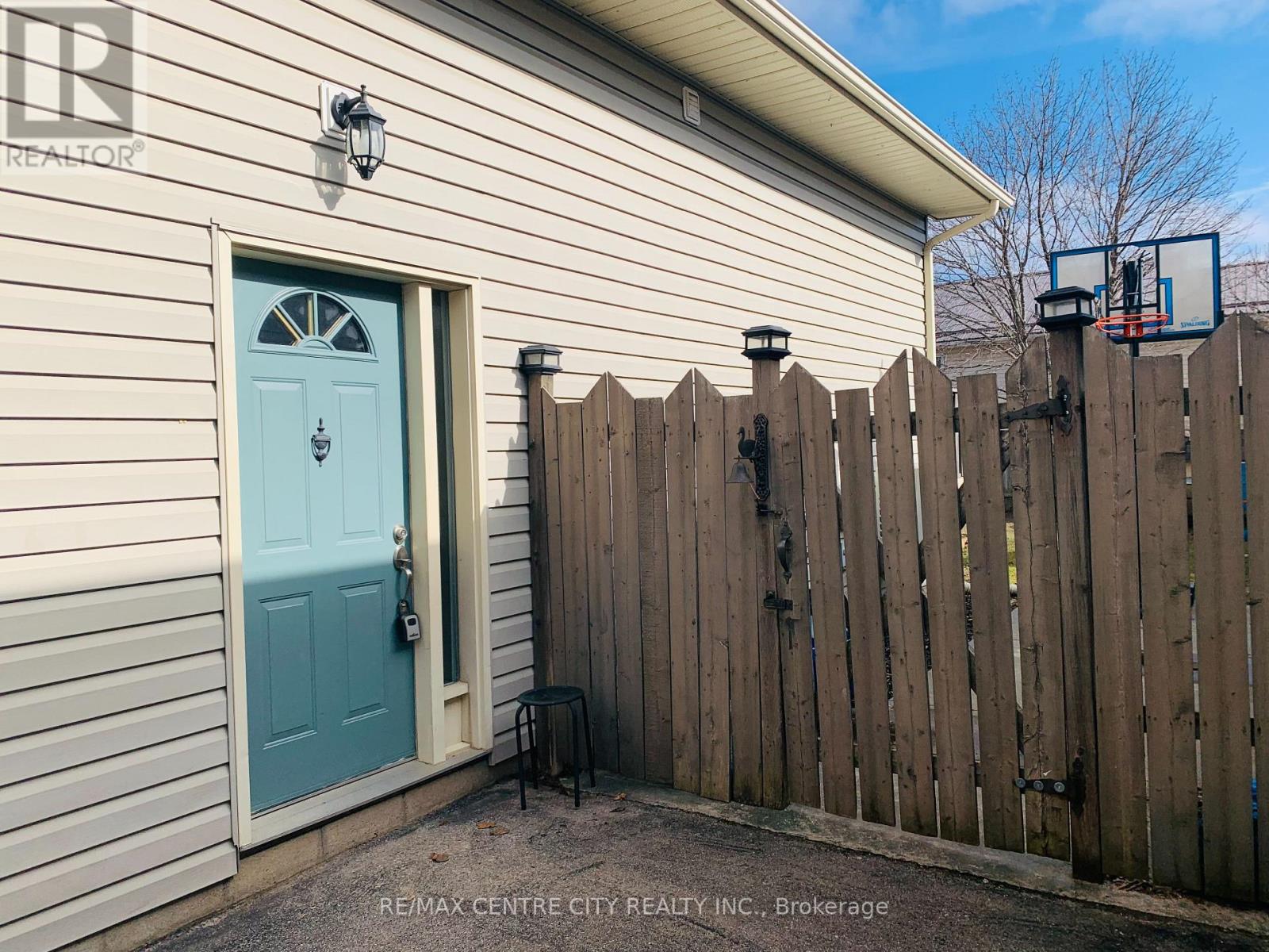 55 Melanie Drive E, Aylmer, Ontario  N5H 3G6 - Photo 3 - X12279513