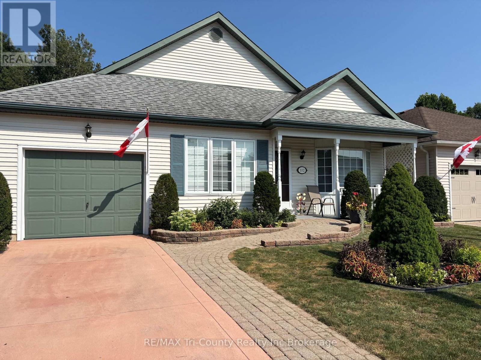 102 Wilson Avenue, Tillsonburg, Ontario  N4G 5T2 - Photo 1 - X12237885