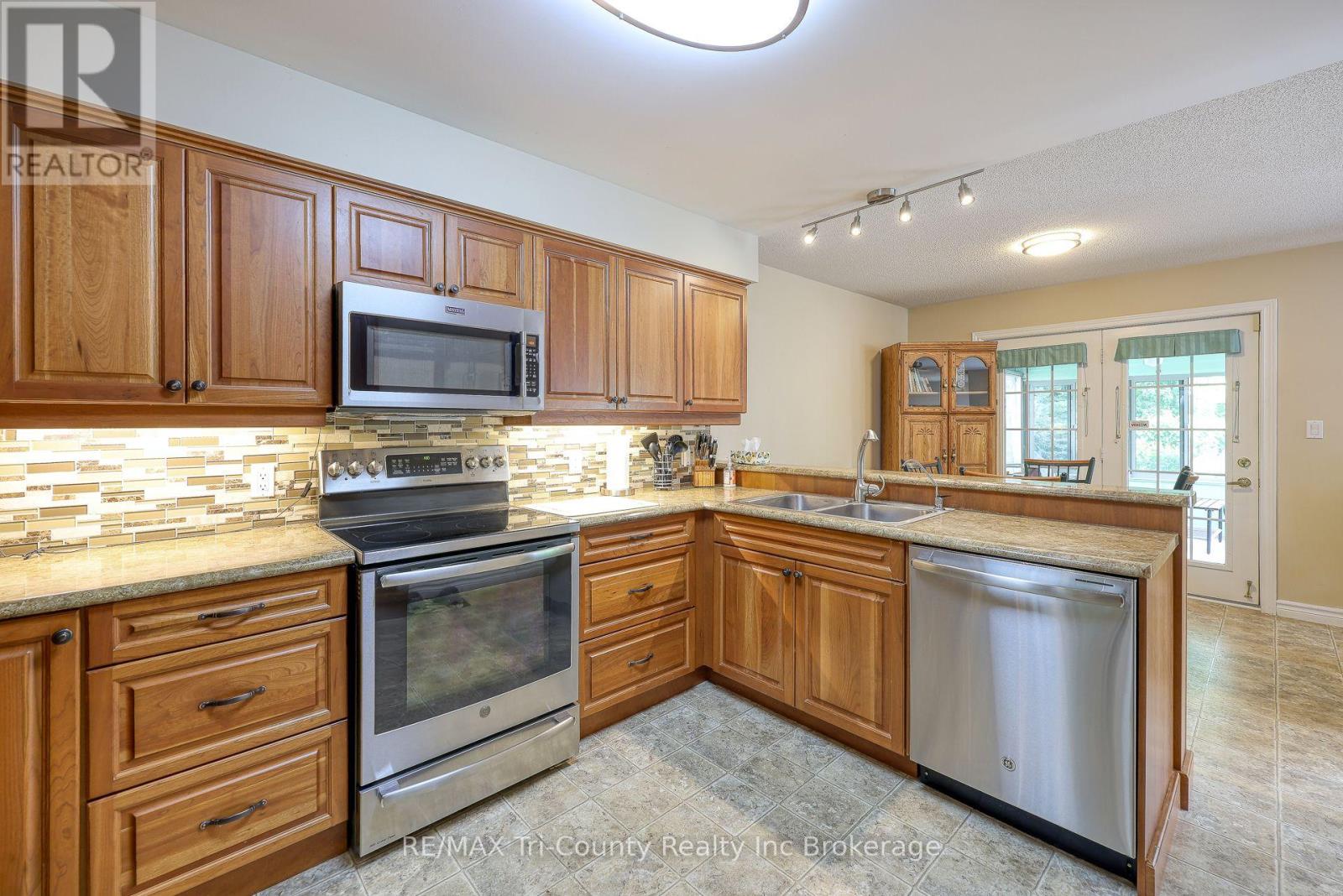 102 Wilson Avenue, Tillsonburg, Ontario  N4G 5T2 - Photo 19 - X12237885