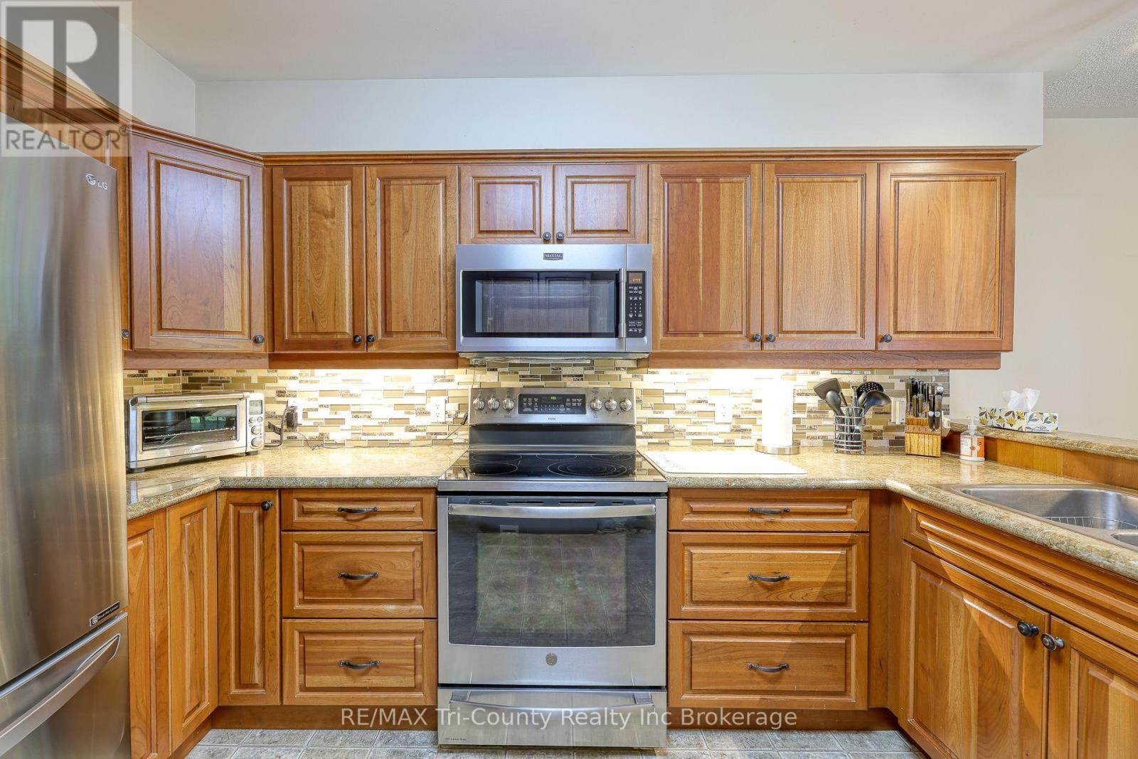 102 Wilson Avenue, Tillsonburg, Ontario  N4G 5T2 - Photo 17 - X12237885