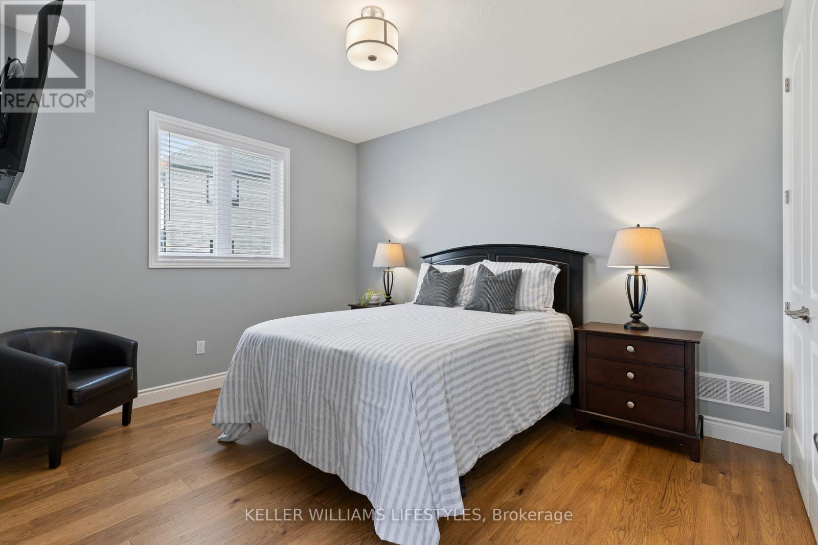 114 Aspen Circle, Thames Centre, Ontario  N0M 2P0 - Photo 6 - X12337306