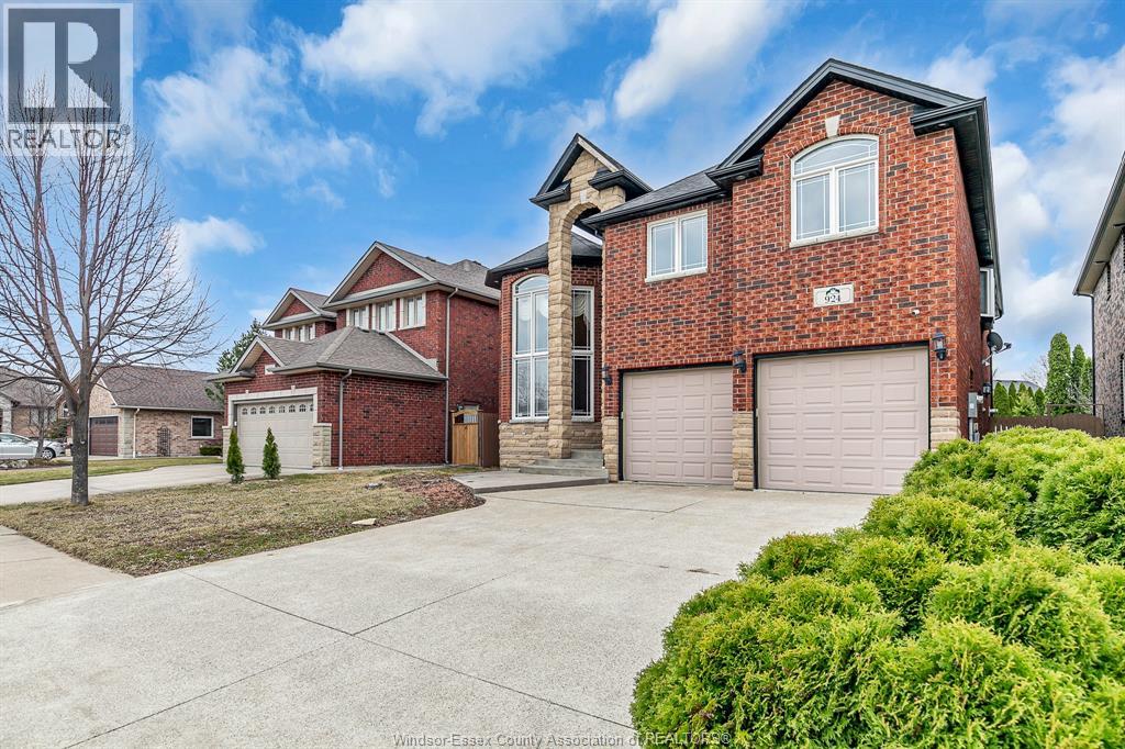 Property at 924 MASSIMO image 2