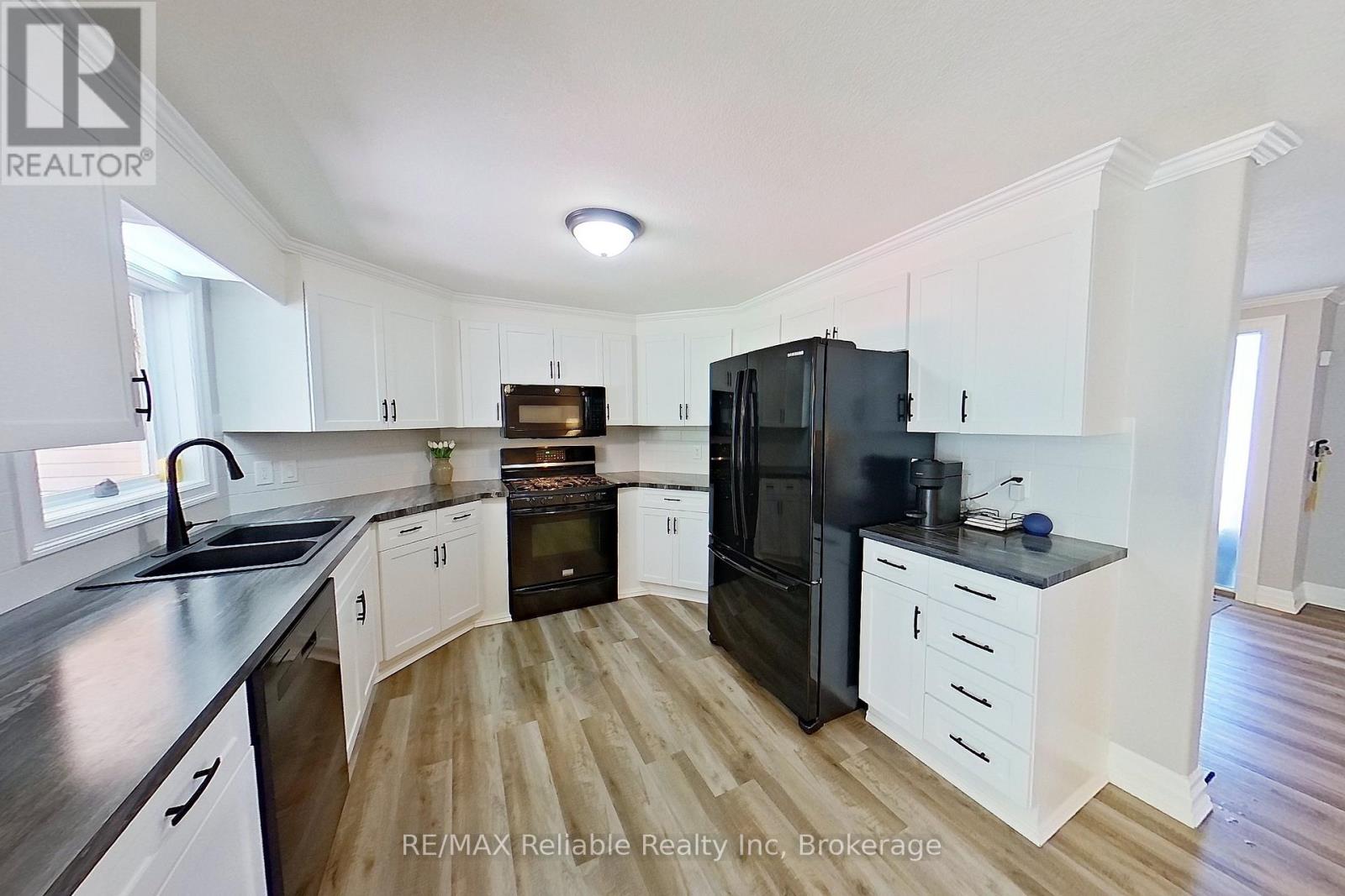347 Shannon Boulevard, South Huron, Ontario  N0M 1T0 - Photo 30 - X12337365