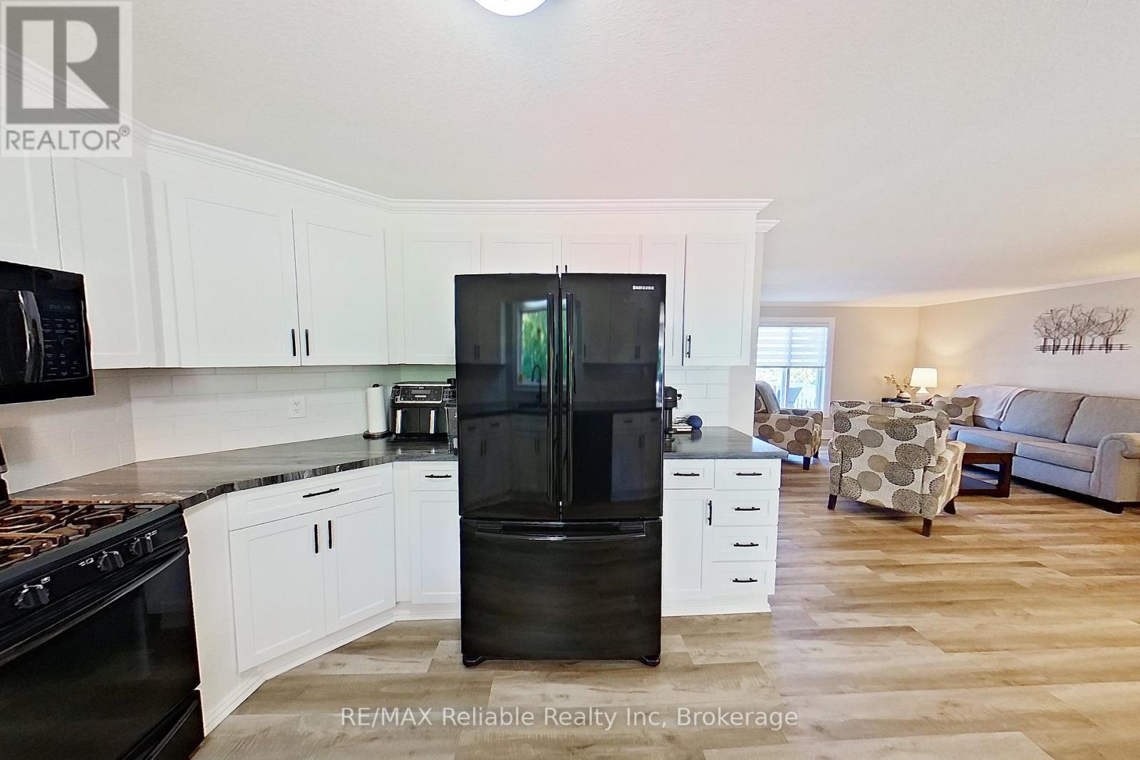 347 Shannon Boulevard, South Huron, Ontario  N0M 1T0 - Photo 32 - X12337365