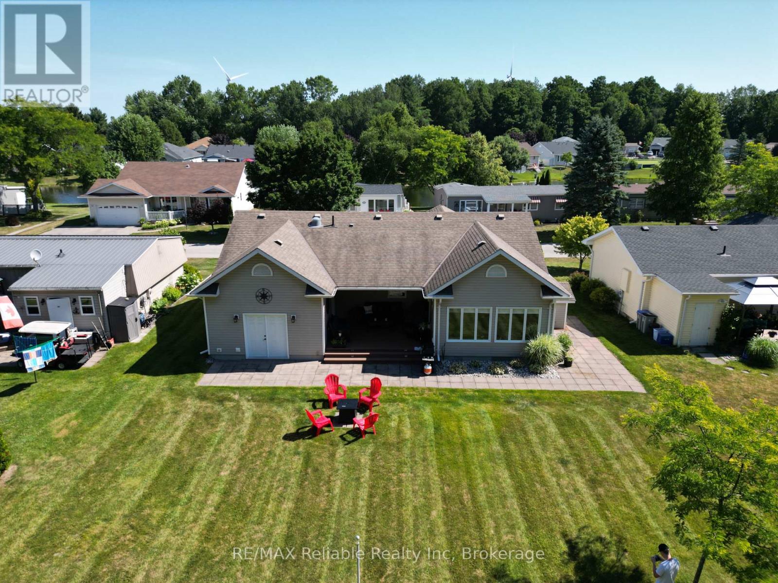 347 Shannon Boulevard, South Huron, Ontario  N0M 1T0 - Photo 4 - X12337365