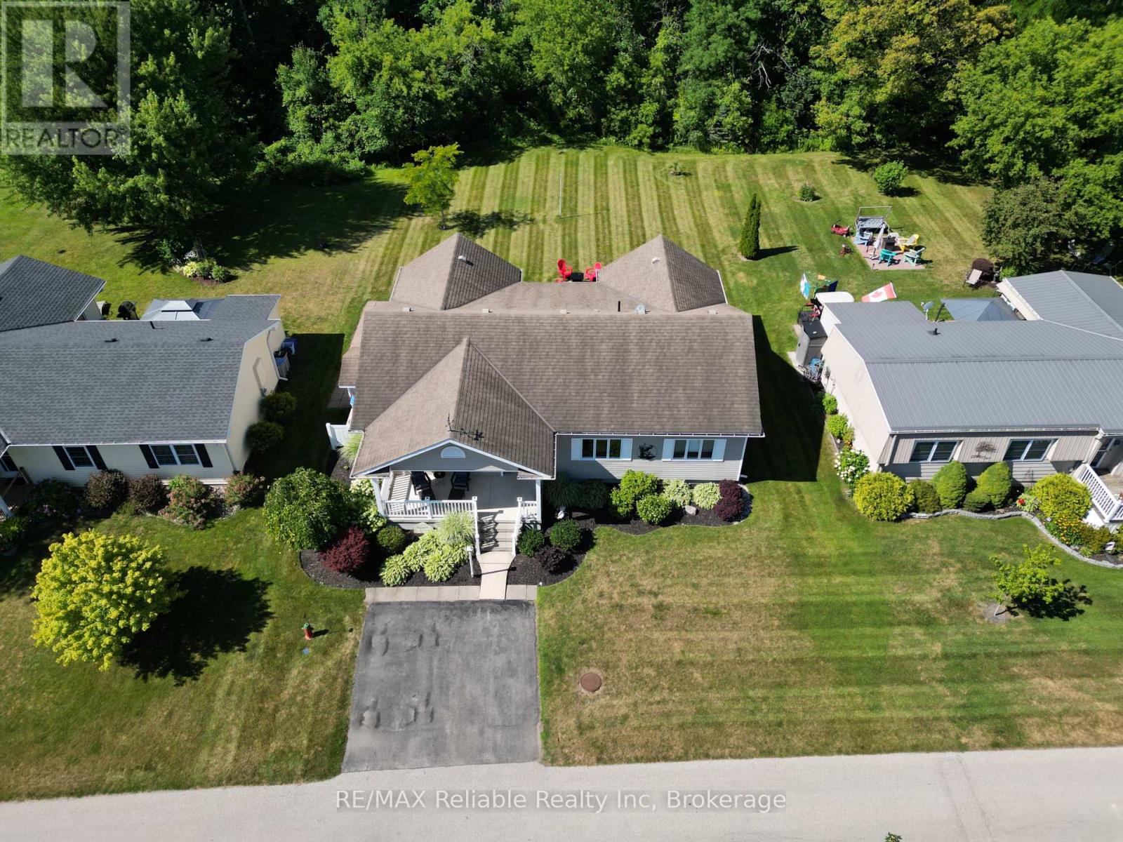 347 Shannon Boulevard, South Huron, Ontario  N0M 1T0 - Photo 9 - X12337365