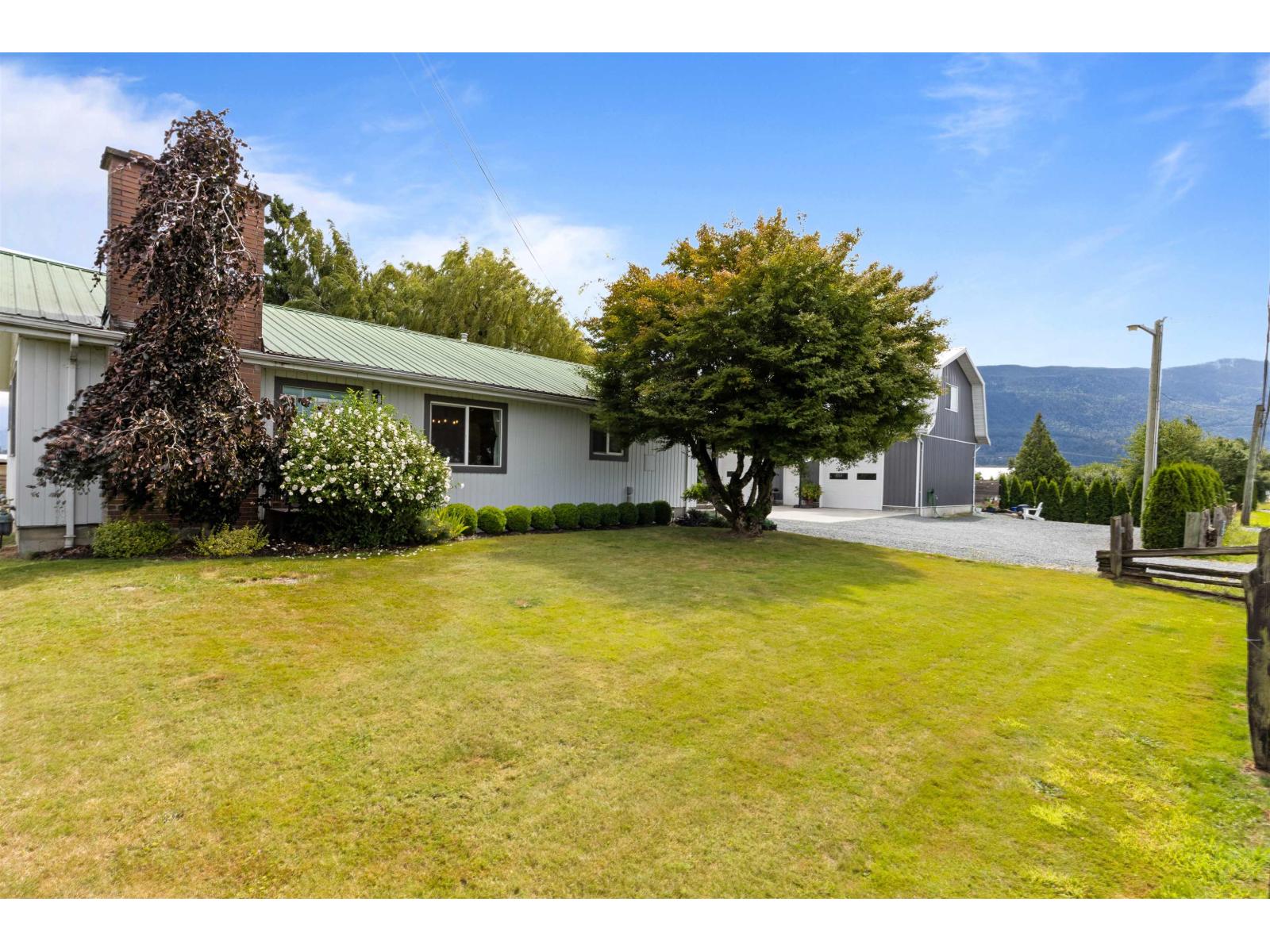 Property at 5702 SUMAS PRAIRIE ROAD image 2