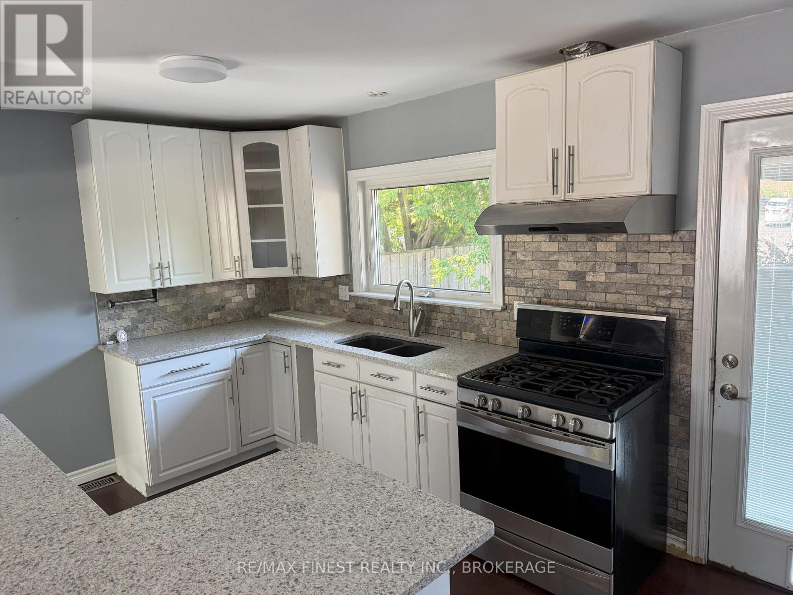 90 Morenz Crescent, Kingston, Ontario  K7K 2X3 - Photo 6 - X12333083