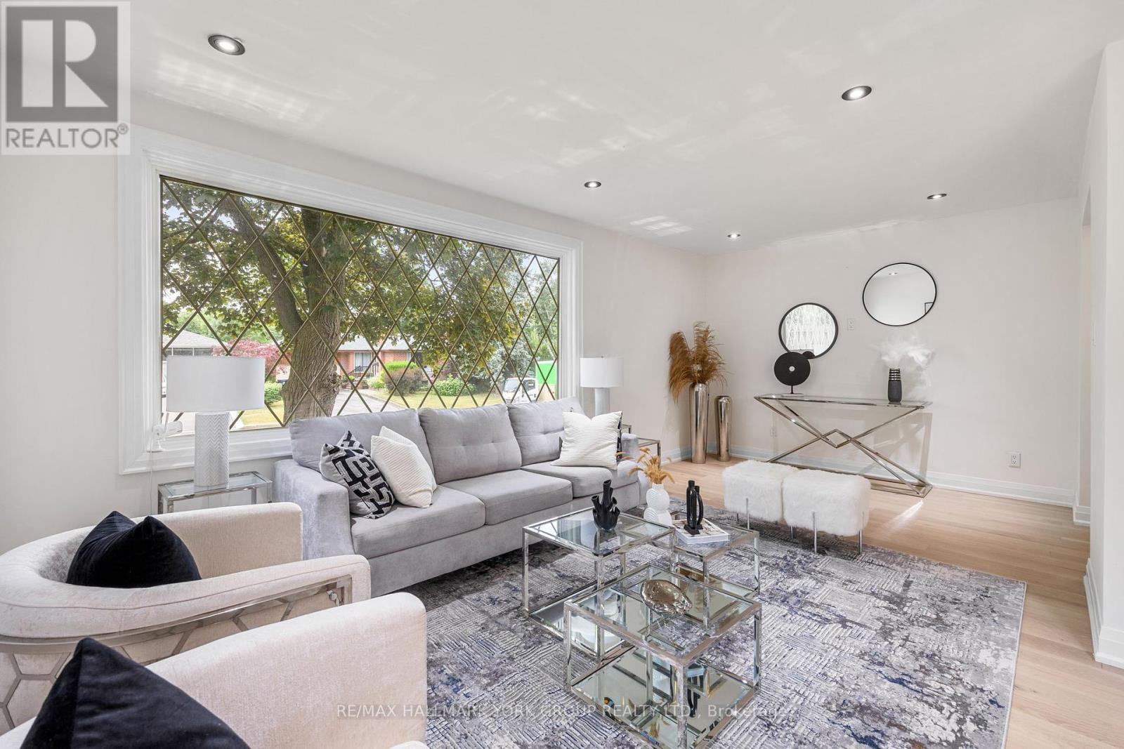 Property at 16 FLORIDA CRESCENT image 3