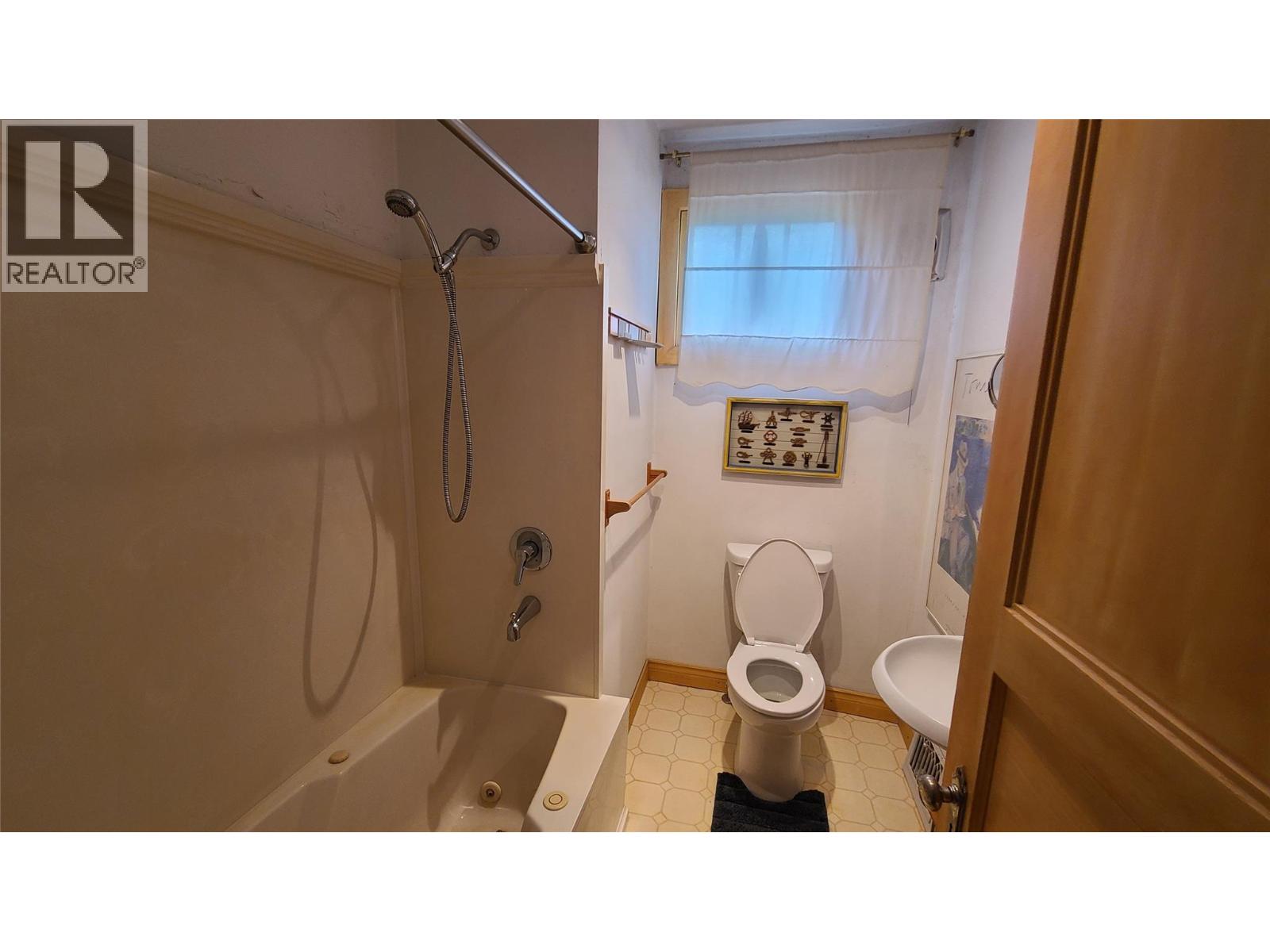 6416 89th Street Street, Osoyoos, British Columbia  V0H 1V1 - Photo 8 - 10358417