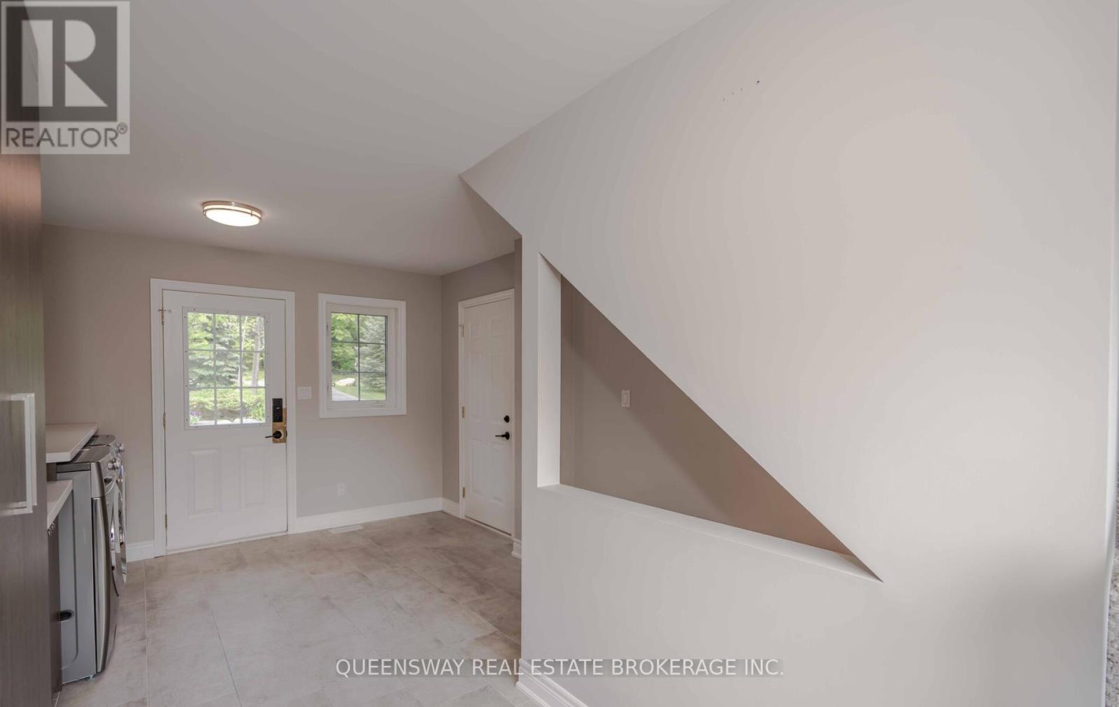 1841 Forest Valley Drive, Innisfil, Ontario  L9S 4A4 - Photo 17 - N12336721