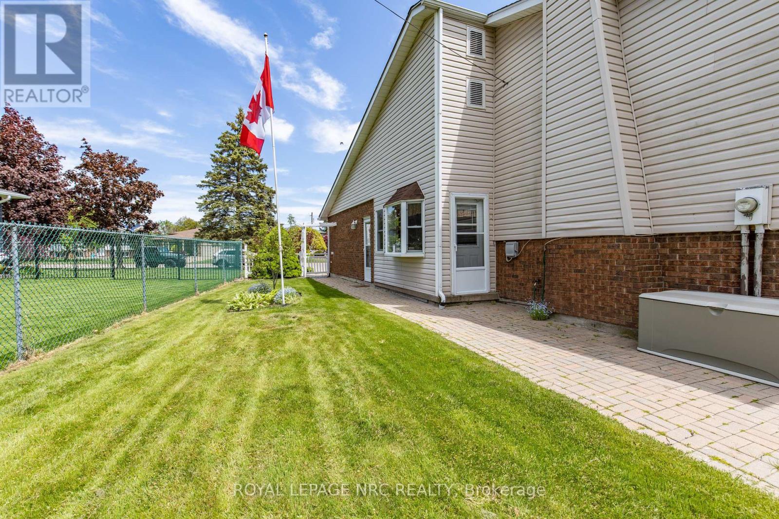 Property at 29 MICHAEL DRIVE N image 3