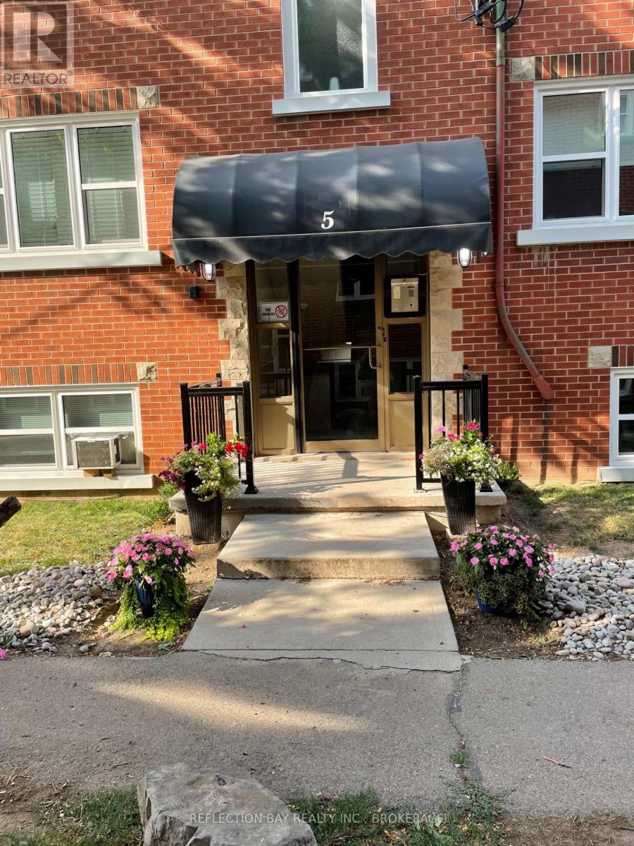 Property at 8 - 5 APPLEWOOD AVENUE image 1