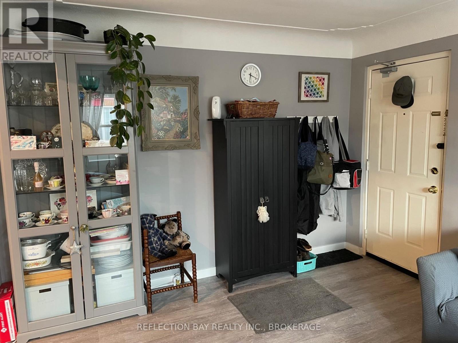 Property at 8 - 5 APPLEWOOD AVENUE image 3