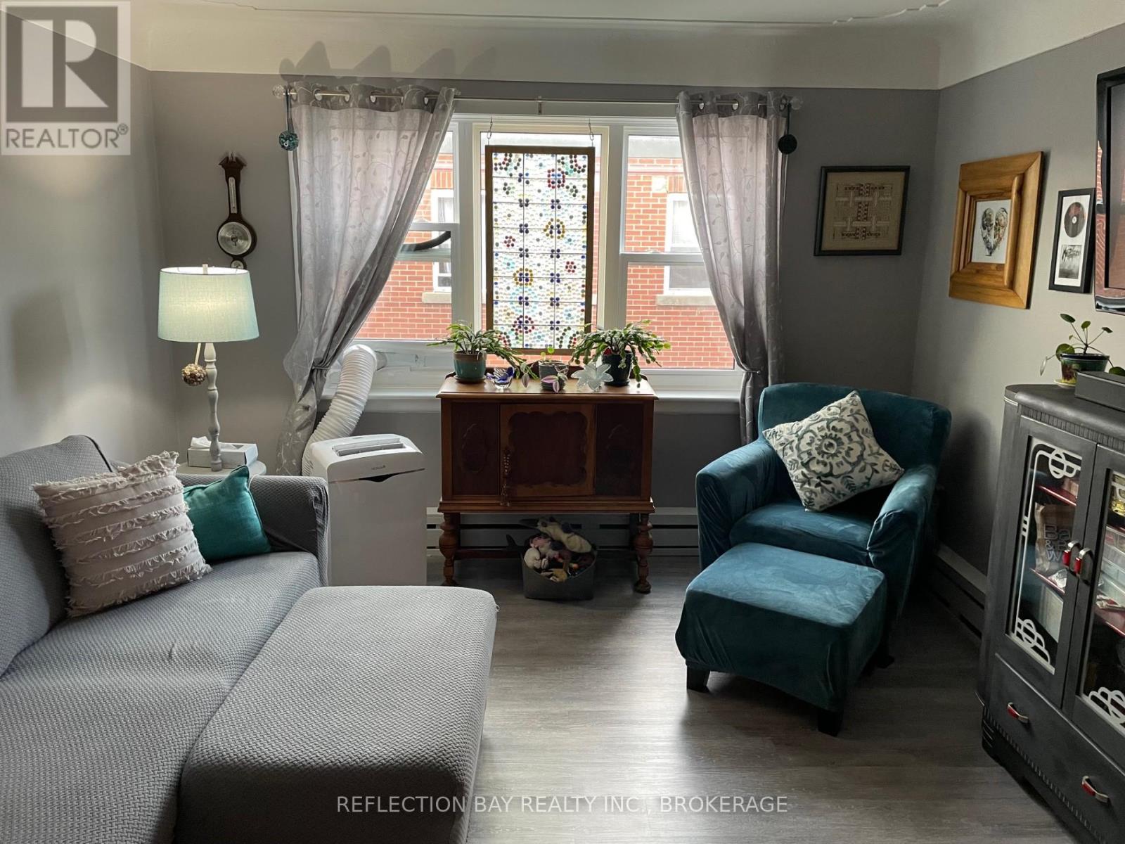 Property at 8 - 5 APPLEWOOD AVENUE image 4