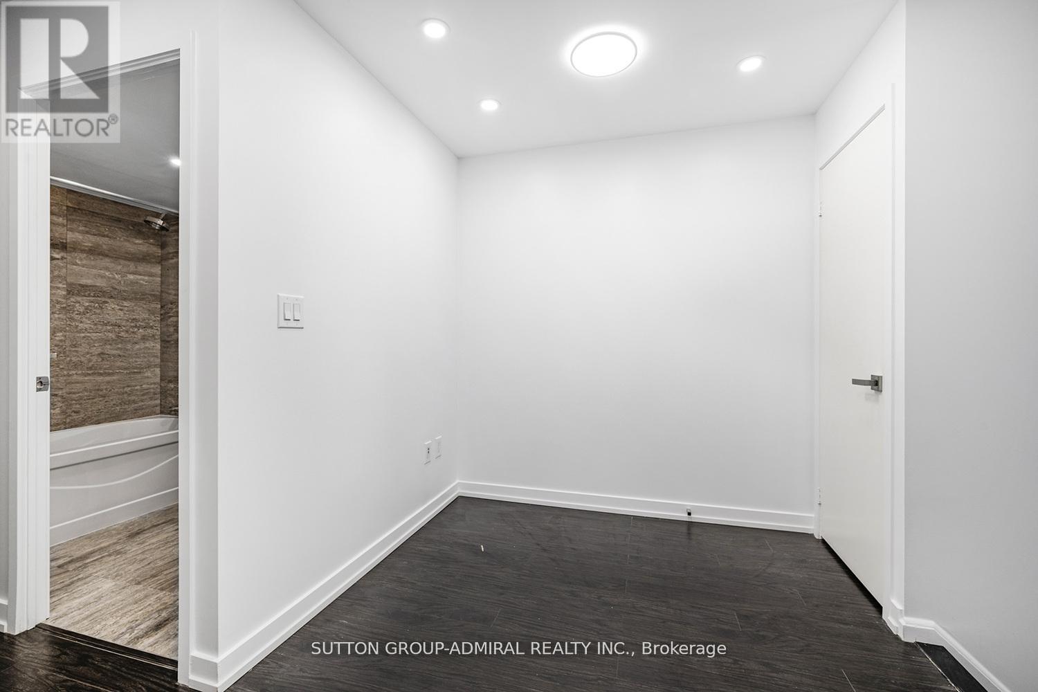 G20 - 18 Capreol Court, Toronto, Ontario  M5V 4A3 - Photo 12 - C12337367